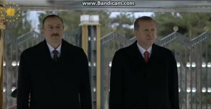 Präsident Ilham Aliyev zu einem Arbeitsbesuch in der Türkei eingetroffen - VIDEO